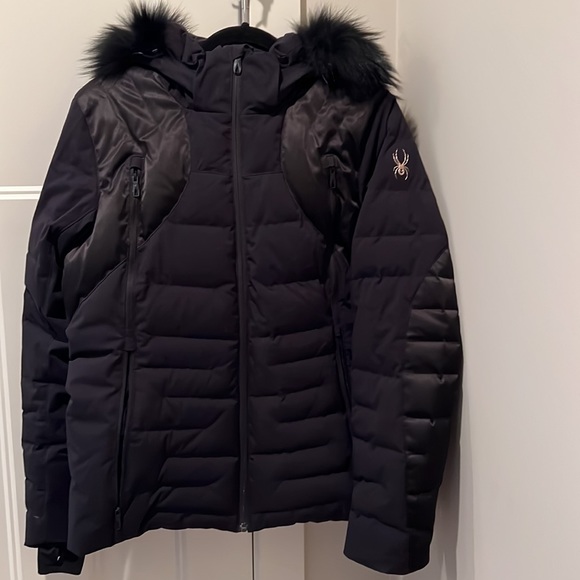 Ladies Spyder ski jacket with real fur hood. Luxury jacket in perfect condition! - Picture 2 of 6